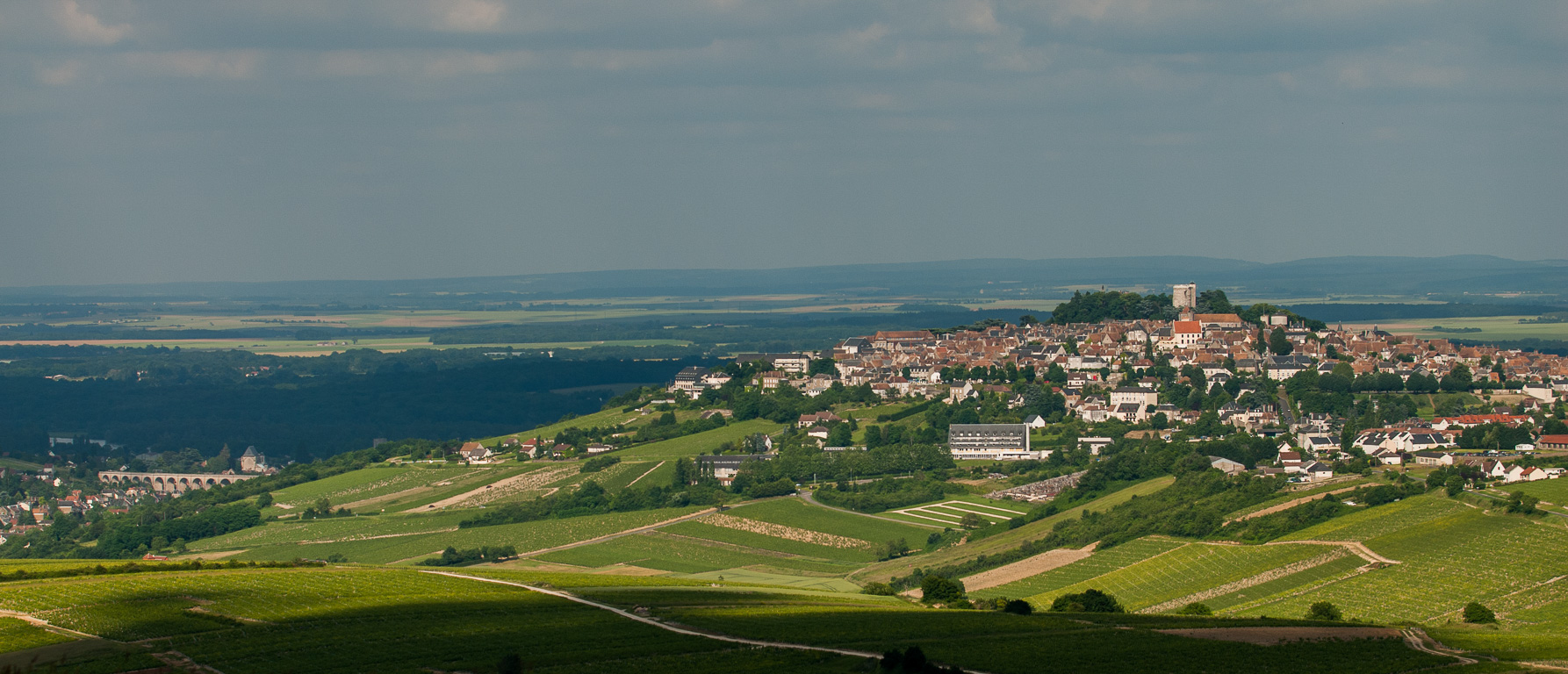 18300 Sancerre vignoble et vue sur le château