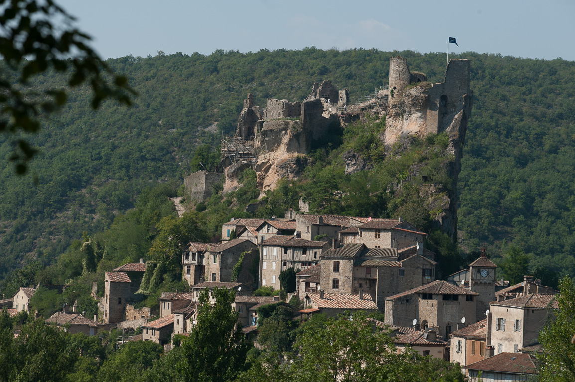 Penne. Le Château de Penne, forteresse inexpugnable qui fut démantelée en 1586, retrouve vie grace à la passion d'un architecte du patrimoine, Alex Letellier.