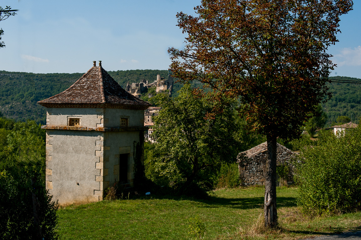 Penne. Le Château de Penne, forteresse inexpugnable qui fut démantelée en 1586, retrouve vie grace à la passion d'un architecte du patrimoine, Alex Letellier.