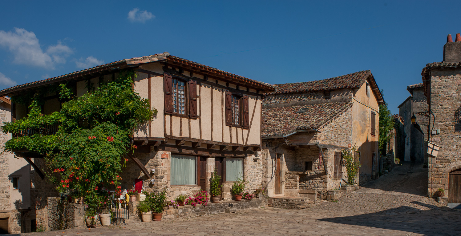 Penne. Le Château de Penne, forteresse inexpugnable qui fut démantelée en 1586, retrouve vie grace à la passion d'un architecte du patrimoine, Alex Letellier.