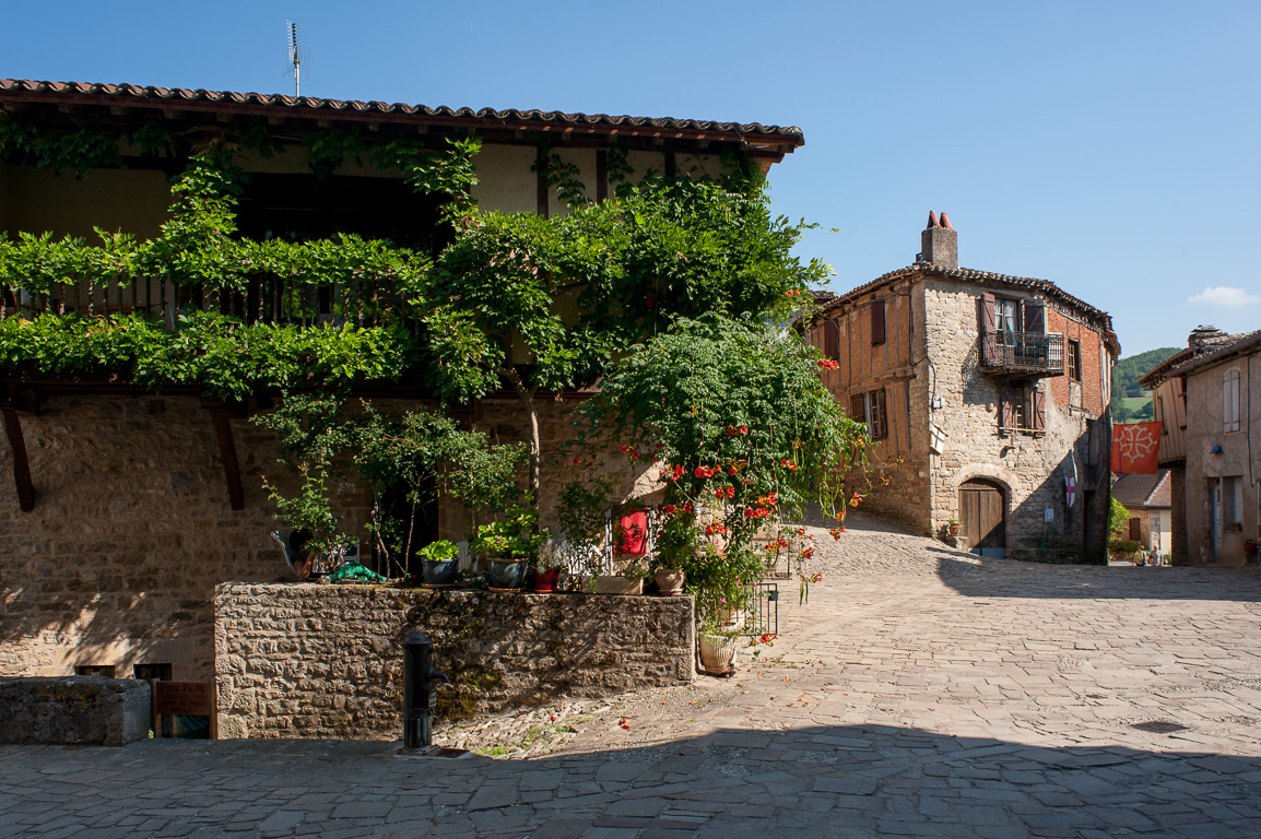 Penne. Le Château de Penne, forteresse inexpugnable qui fut démantelée en 1586, retrouve vie grace à la passion d'un architecte du patrimoine, Alex Letellier.