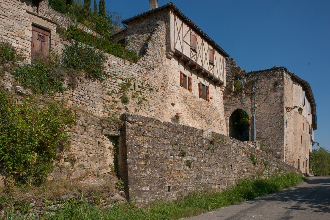 Penne. Le Château de Penne, forteresse inexpugnable qui fut démantelée en 1586, retrouve vie grace à la passion d'un architecte du patrimoine, Alex Letellier.