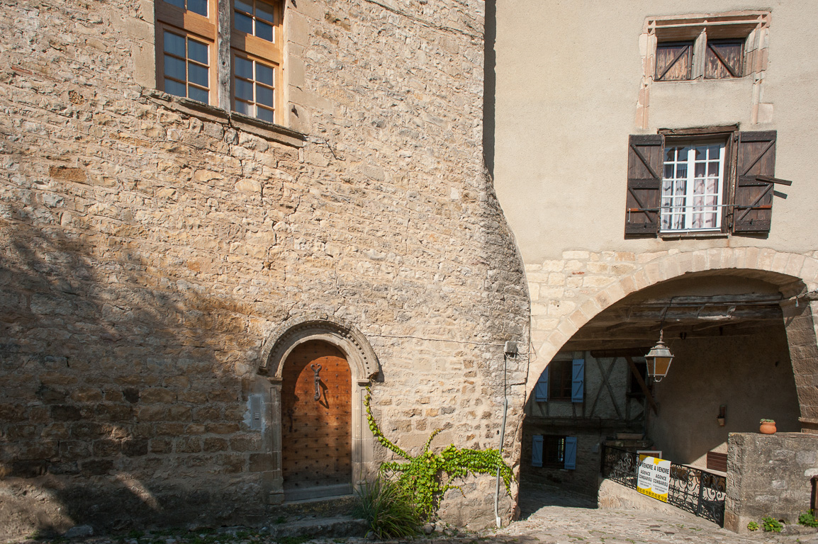 Penne. Le Château de Penne, forteresse inexpugnable qui fut démantelée en 1586, retrouve vie grace à la passion d'un architecte du patrimoine, Alex Letellier.