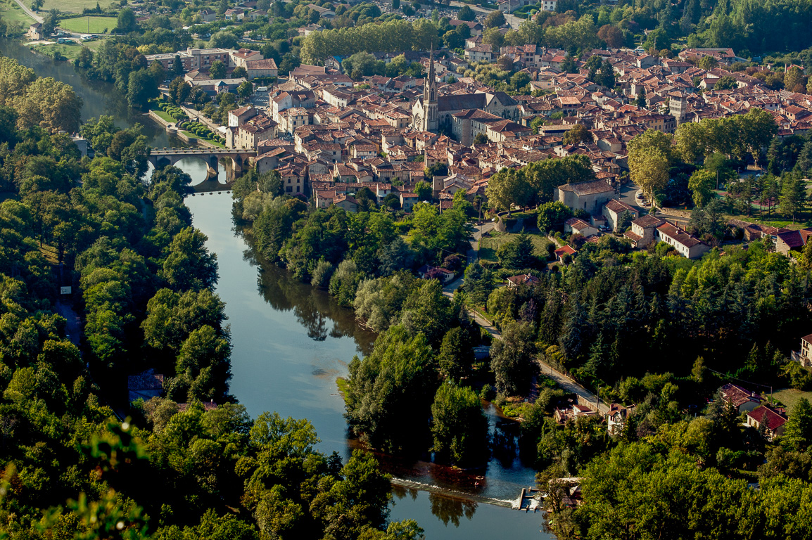 Saint-Antonin Noble Val. Vue  du Roc d'Anglars.