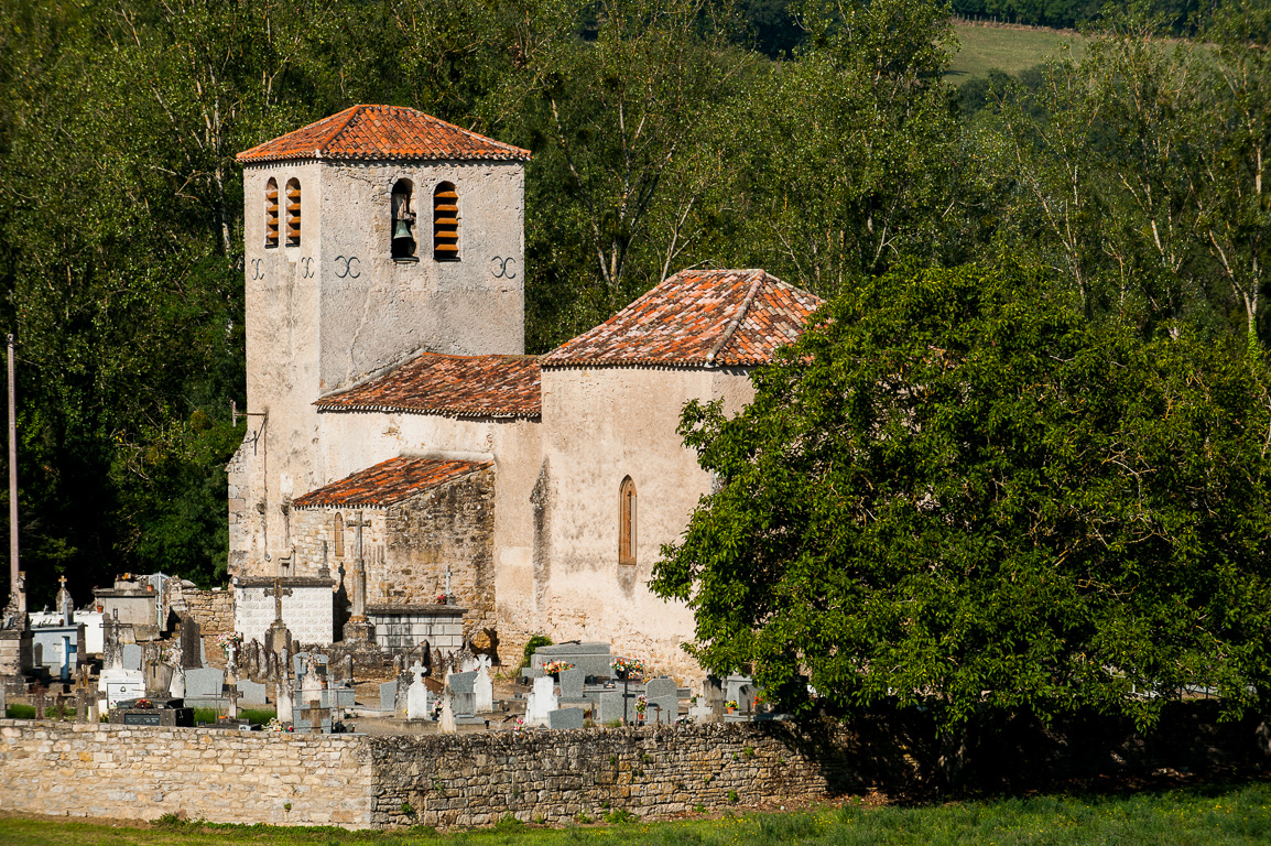 Feneyrol. L'église romane.