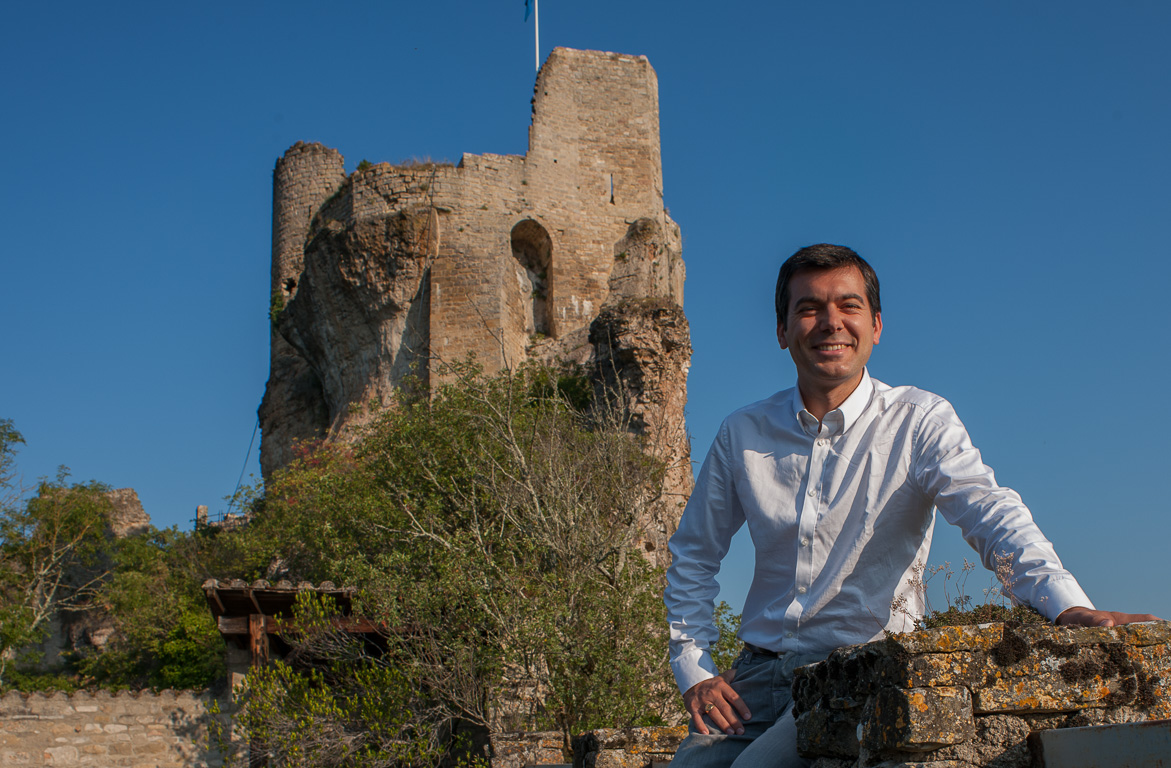 Penne. Le Château de Penne, forteresse inexpugnable qui fut démantelée en 1586, retrouve vie grace à la passion d'un architecte du patrimoine, Alex Letellier.