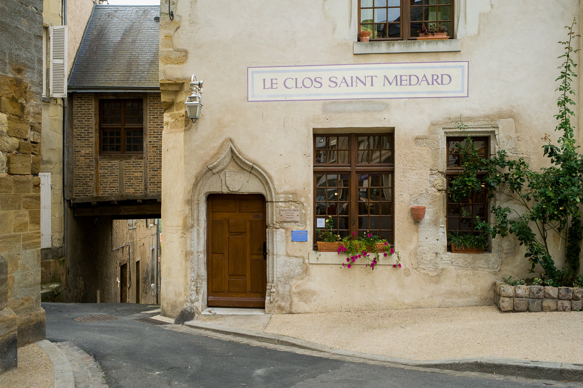 Thouars, maison médiévale place Saint-Médard.