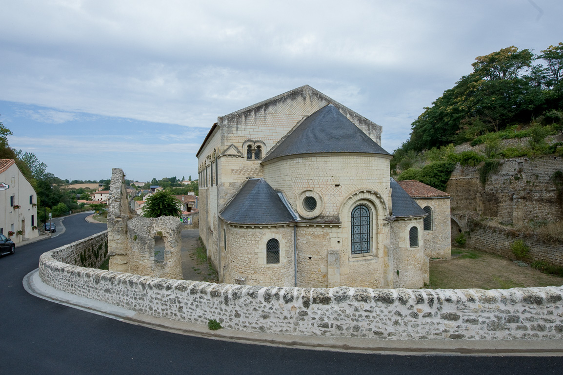 Saint-Généroux. Eglise pré-romane.
