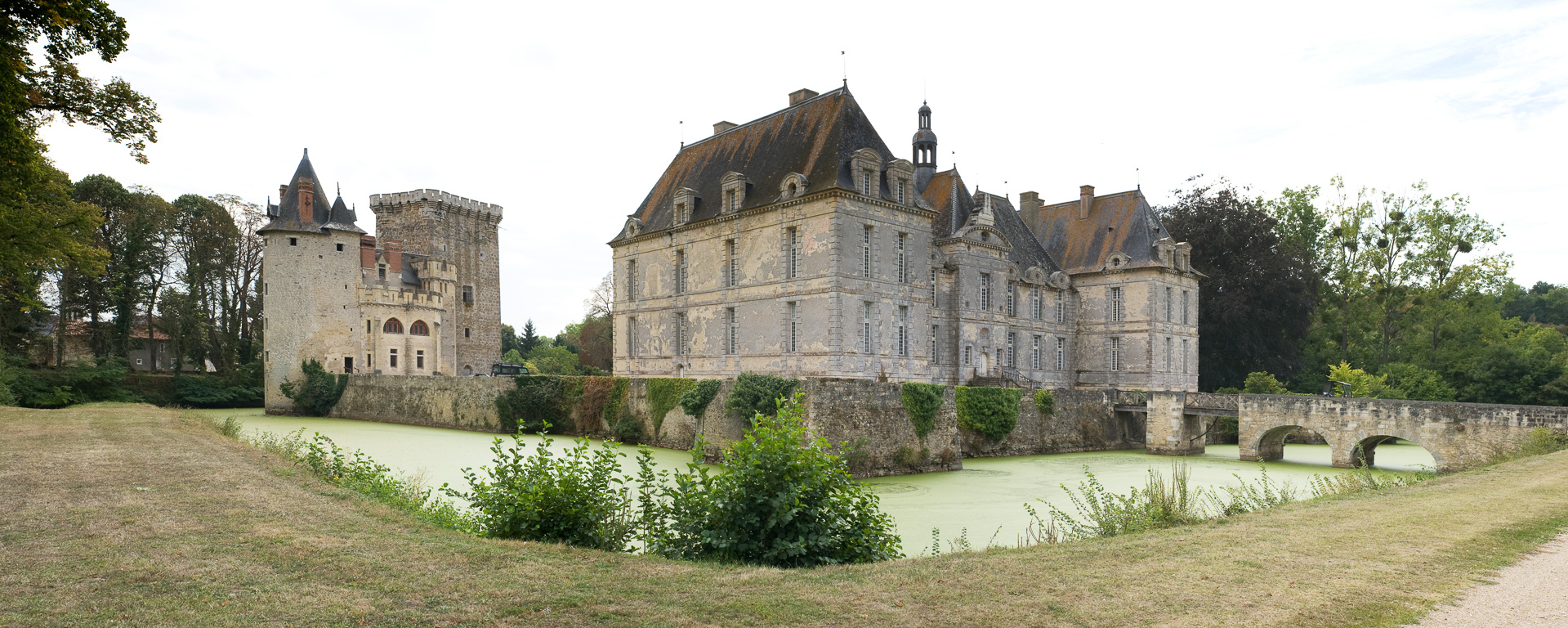 Saint-Loup sur Thouet., le château.
