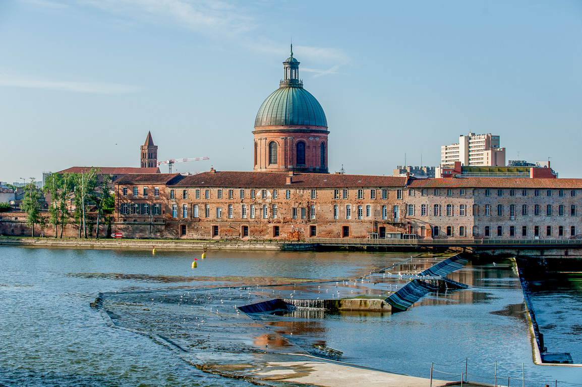 Hôpital de la Grave vu depuis les Quais Saint-Pierre