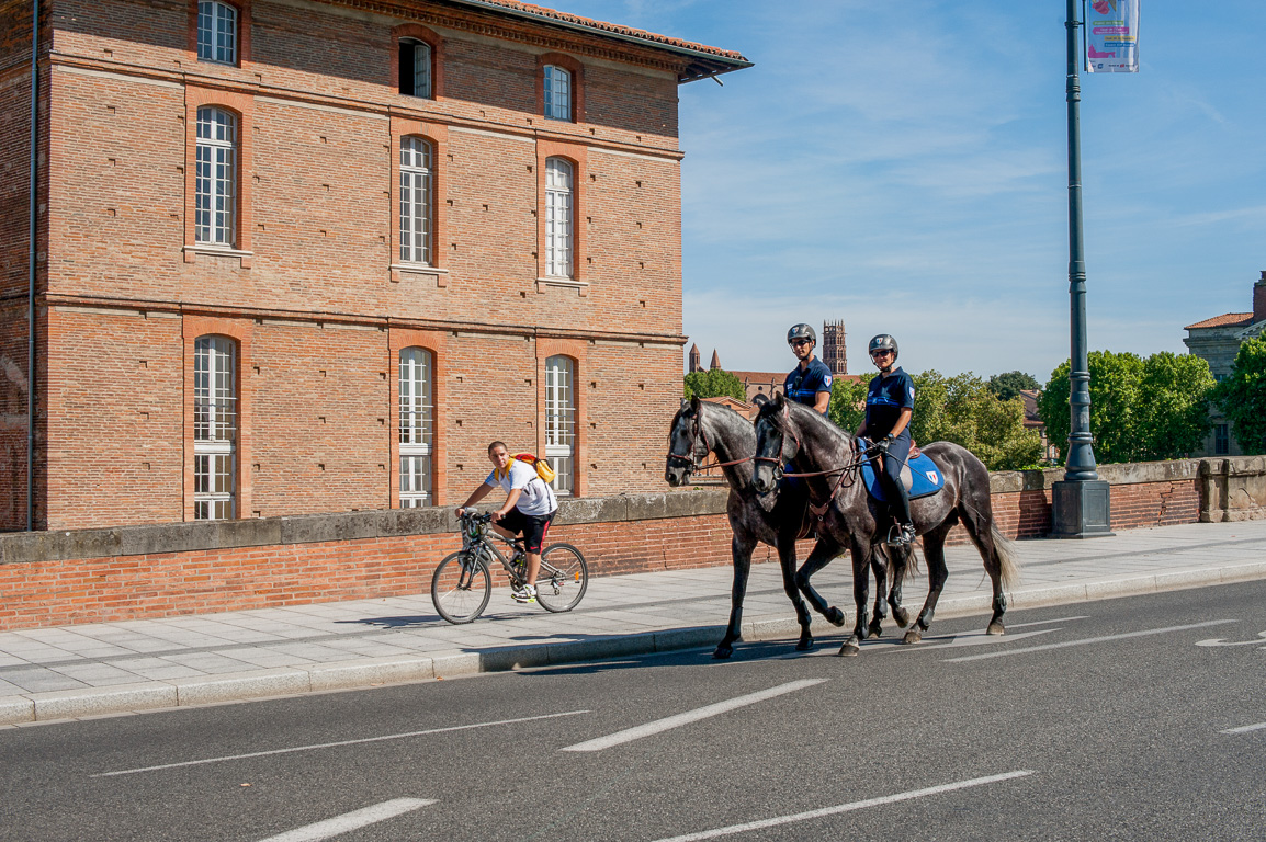 Hôtel Dieu Saint Jacques. Police Municipale montée à cheval