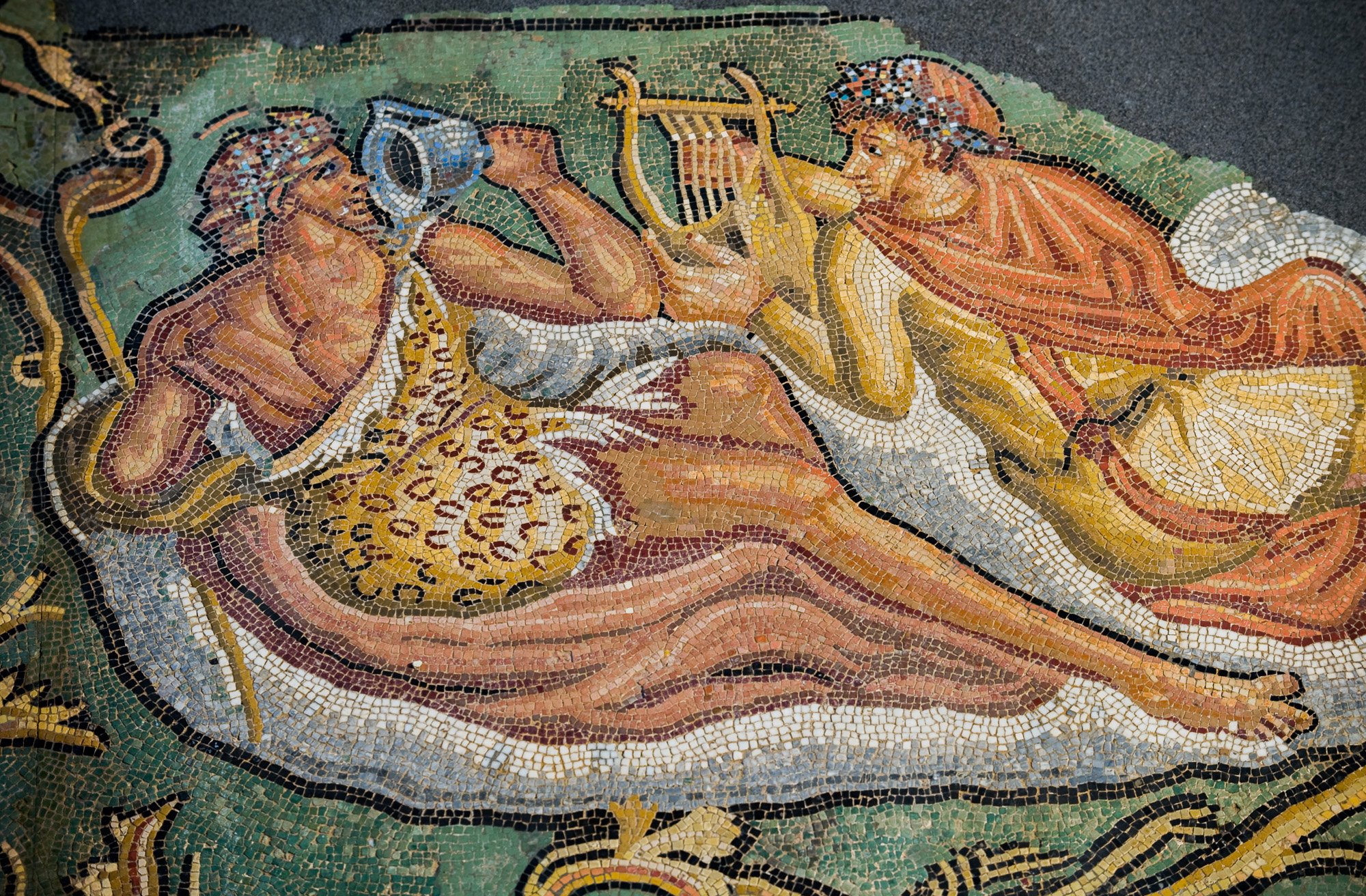 Musée archéologique : fresque mosaïque romaine lycurgue.