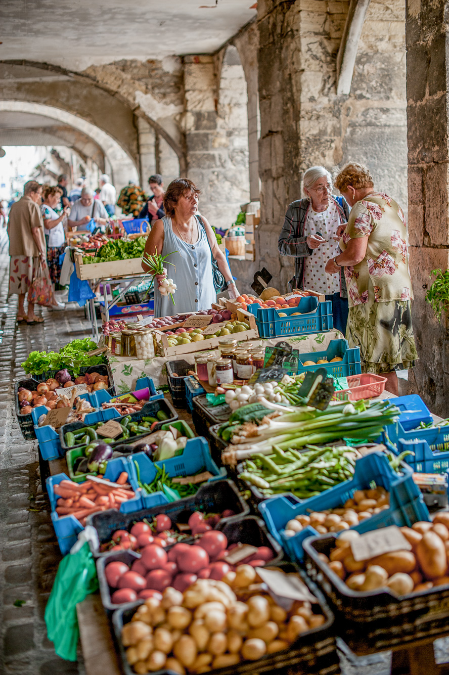 La place du marché et ses arcades.