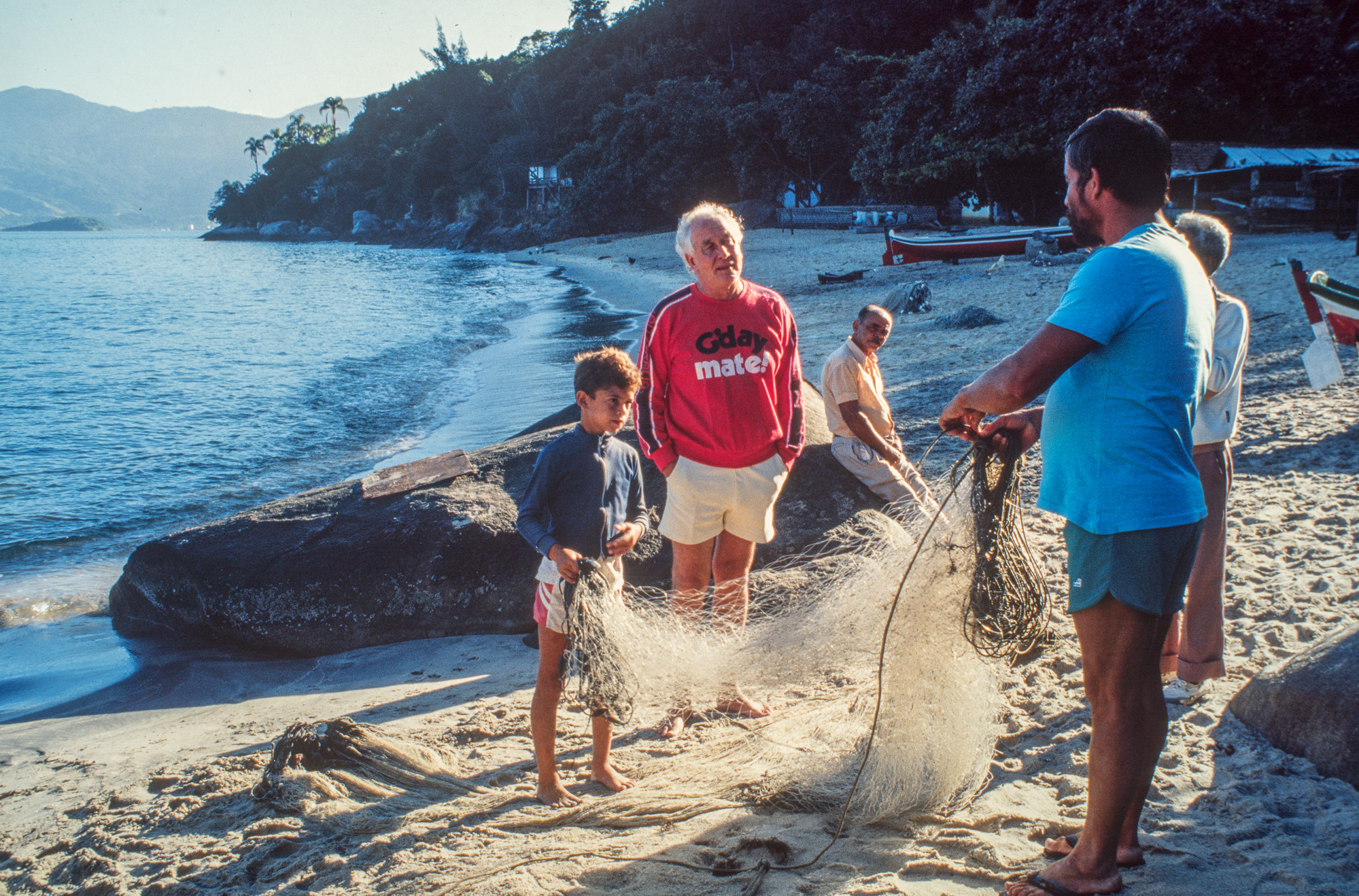 Au Brésil. Angra dos Reis. Il a acquis une maison qui donne sur la plage.