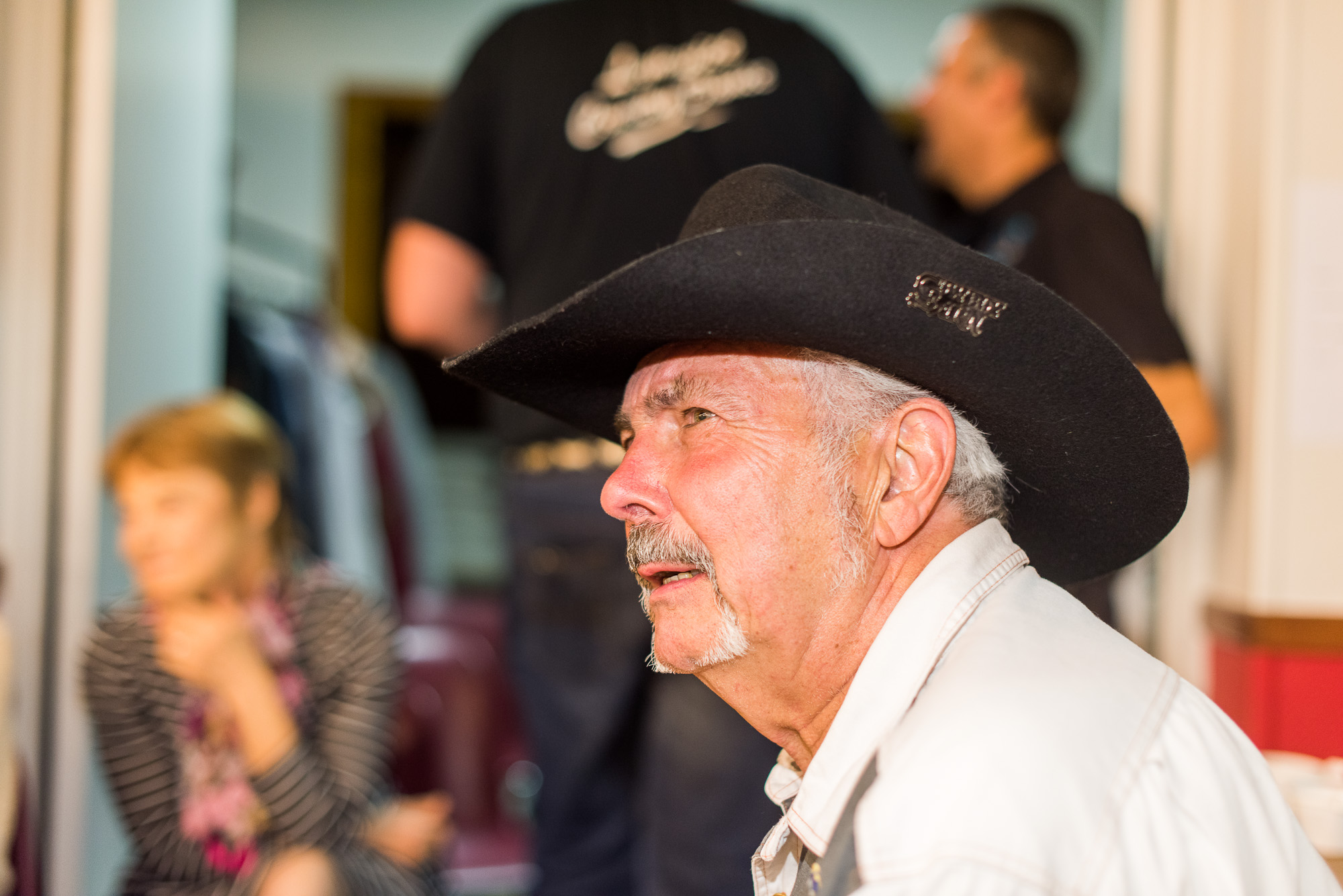 Plusieurs associations se sont retrouvées à Champnétery (Haute-Vienne) pour s'adonner' à leur sport favori ; le square dance.