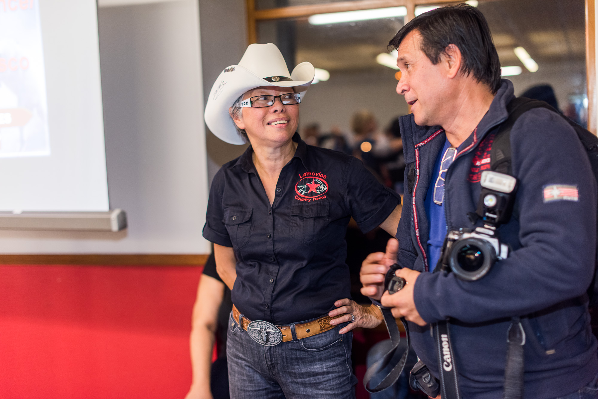 Plusieurs associations se sont retrouvées à Champnétery (Haute-Vienne) pour s'adonner' à leur sport favori ; le square dance.