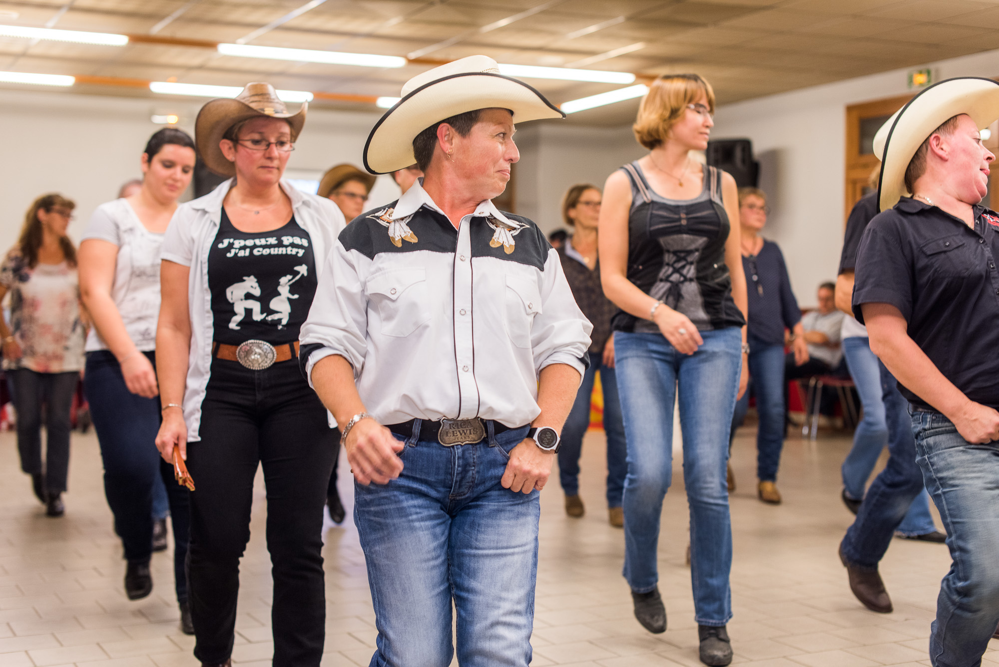 Plusieurs associations se sont retrouvées à Champnétery (Haute-Vienne) pour s'adonner' à leur sport favori ; le square dance.