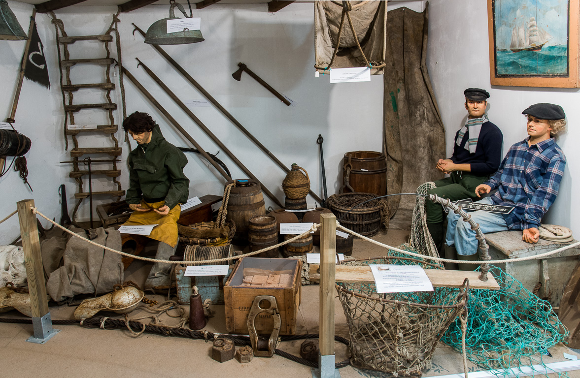 Saint-Malo. Le musée des Terre-Neuvas 67, avenue Moka. Sur le pont de pêche.