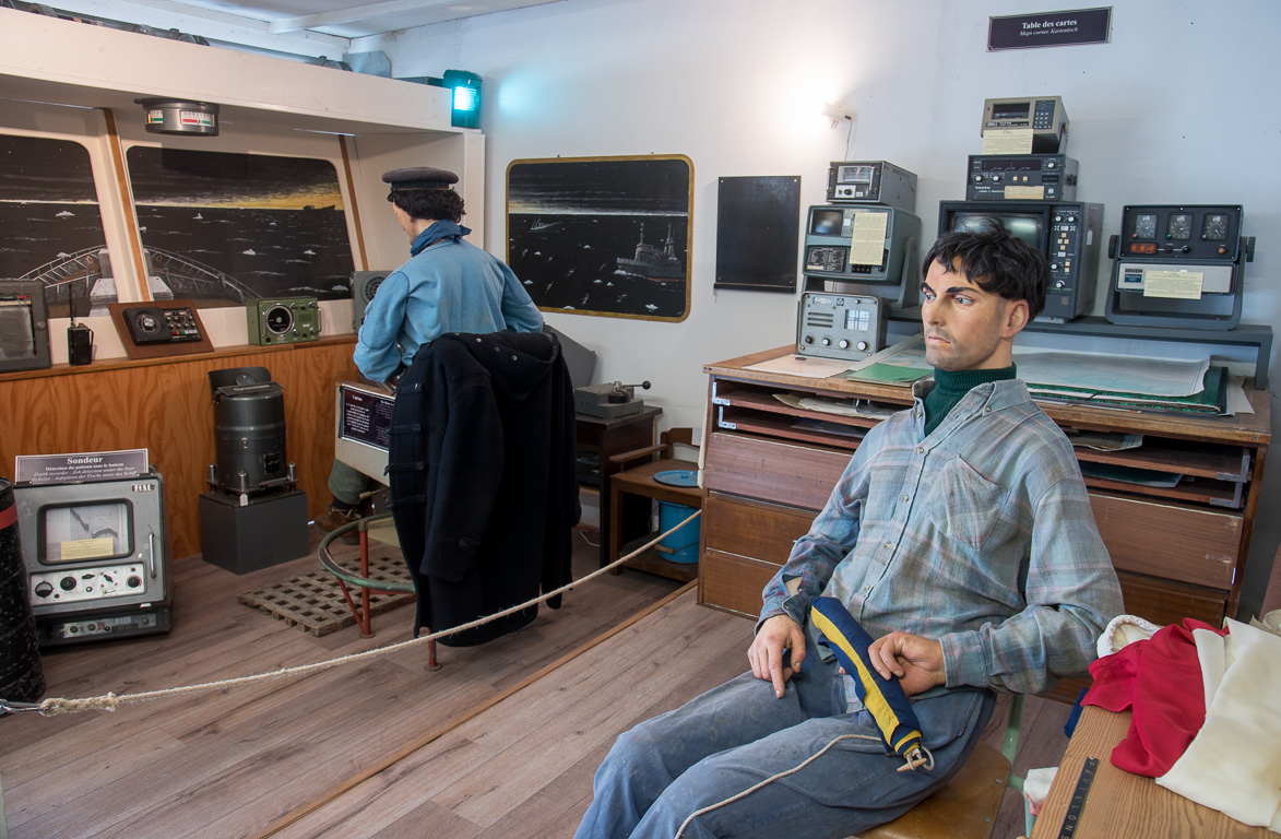 Saint-Malo. Le musée des Terre-Neuvas 67, avenue Moka.  La Salle à cartes et le poste de pilotage.