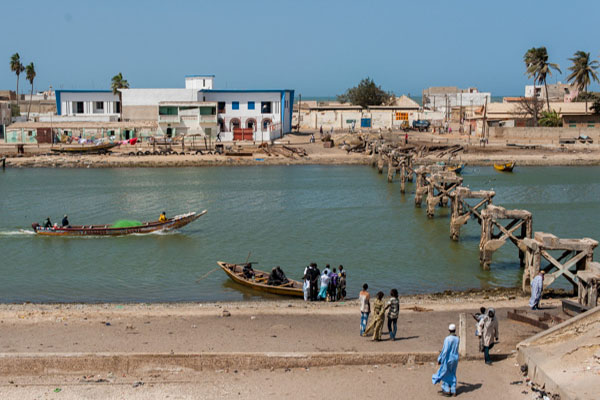 Maison D'hôtes "Sunu Keur", Au Bord Du Fleuve Sénégal, à La Hauteur De L'ancien Pont De La Géole Et En Face Du Quartier N'Dar Tout.