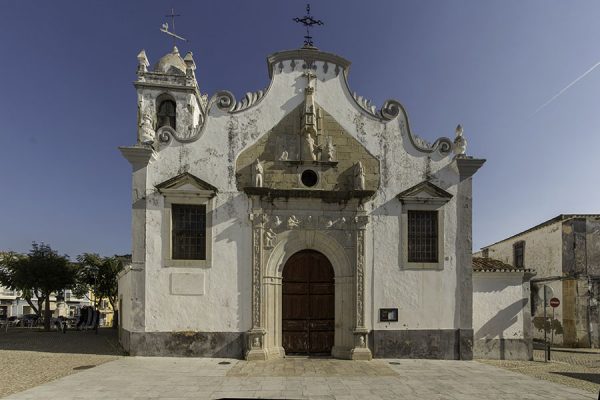 Moncarapacho. L'église