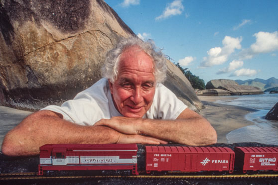 Au Brésil. Angra Dos Reis. Il A Acquis Une Maison Qui Donne Sur La Plage. Ce Clin D'œil Rappelle Qu'il A Dévalisé Le Train Glasgow-Londres.