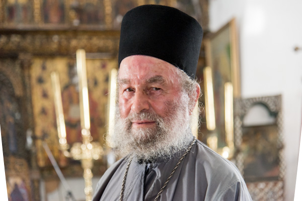 Monastère Des Taxiarques XVème Siècle. Le Moine Makarios Est Souvent Présent Pour Vous Faire Visiter Ce Lieu De Culte Ortodoxe.