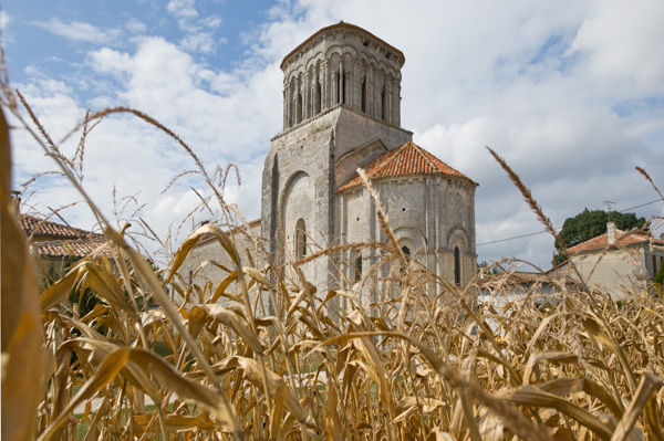 17500 Moings. L'église Romane Saint-Martin.