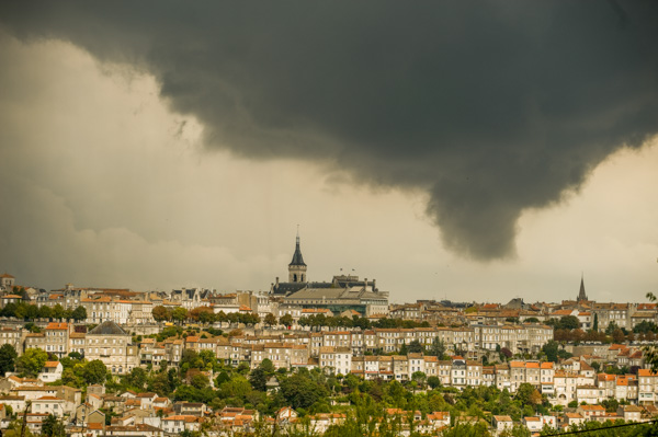 16000 Angoulème. Une Tornade Sur La Ville, Vue Des Hauteurs Du Golf.