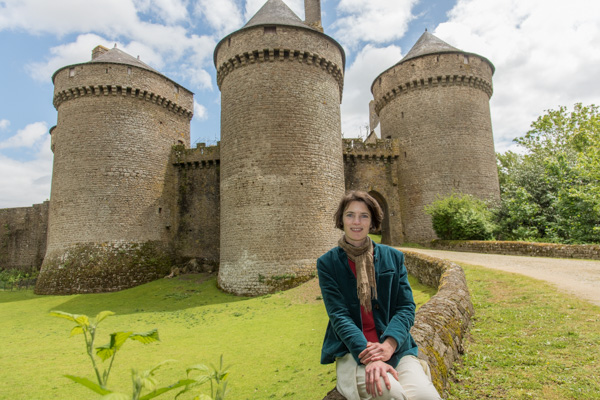 Lassay-les-Châteaux. Cécilia De Montalembert. Le Château Du XV ème Siècle Appartient Toujours à La Famille Montalembert.